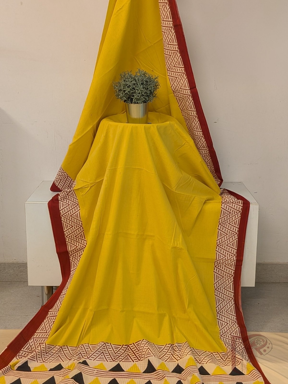 Mulmul Muse – Yellow Mul Cotton Saree with Offwhite Abstract Border and Geometric Pallu - Image 5