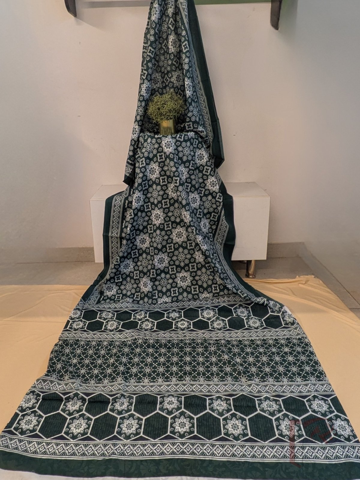 Mulmul Muse – Dark Green Mul Cotton Saree with Ajrakh Floral Block Print and Contrast Pallu - Image 2