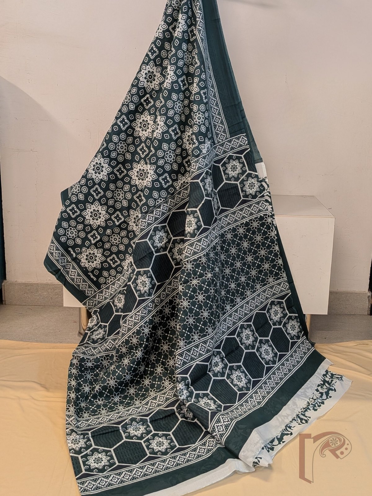 Mulmul Muse – Dark Green Mul Cotton Saree with Ajrakh Floral Block Print and Contrast Pallu - Image 3
