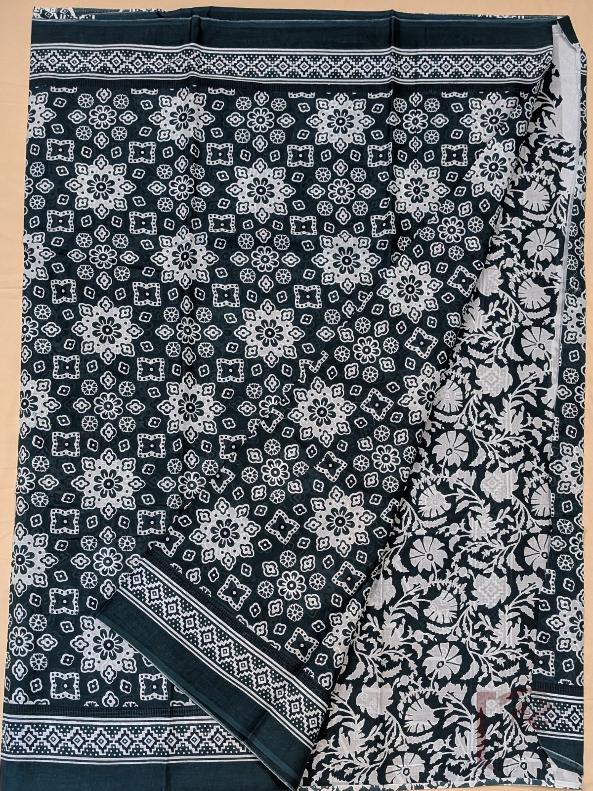 Mulmul Muse – Dark Green Mul Cotton Saree with Ajrakh Floral Block Print and Contrast Pallu - Image 4