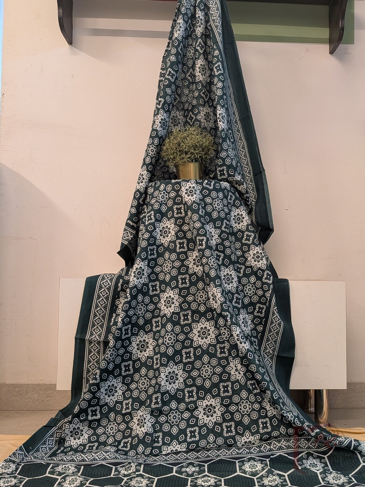 Mulmul Muse – Dark Green Mul Cotton Saree with Ajrakh Floral Block Print and Contrast Pallu - Image 5