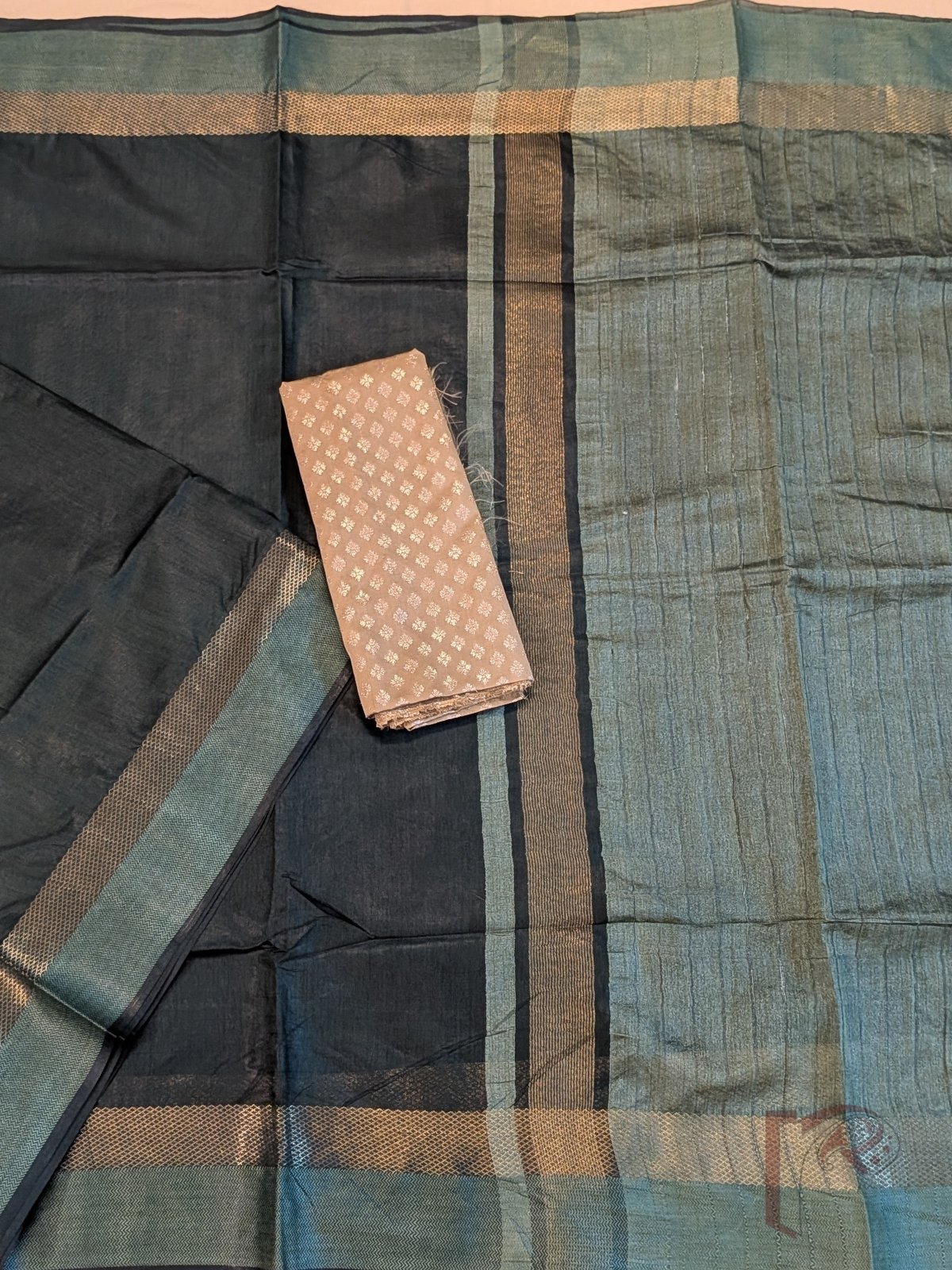 Banarasi Bloom: Bottle Green Katan Silk Saree with Light Green Herringbone Border and Gold Paithani Style - Image 4