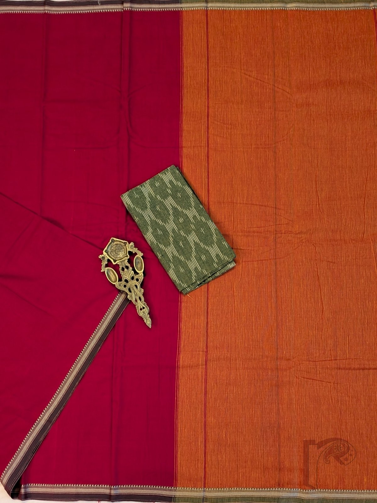 Ilkal Heritage - Pinkish Red Mercerized Cotton Ilkal Handloom Saree with Green Selvage and Orange Striped Pallu - Image 2