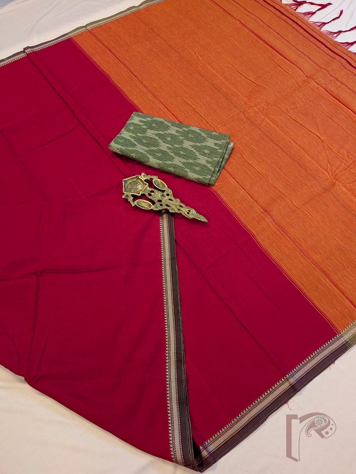 Ilkal Heritage - Pinkish Red Mercerized Cotton Ilkal Handloom Saree with Green Selvage and Orange Striped Pallu - Image 3