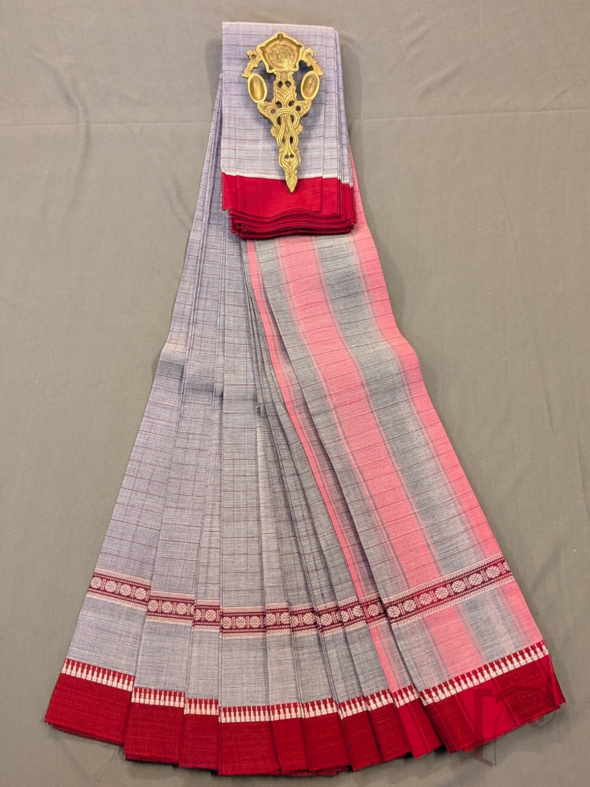 Cotton Chronicles: Grey Handloom Narayanpet Cotton Saree with Pink Striped Pallu and Red Temple Border - Image 6