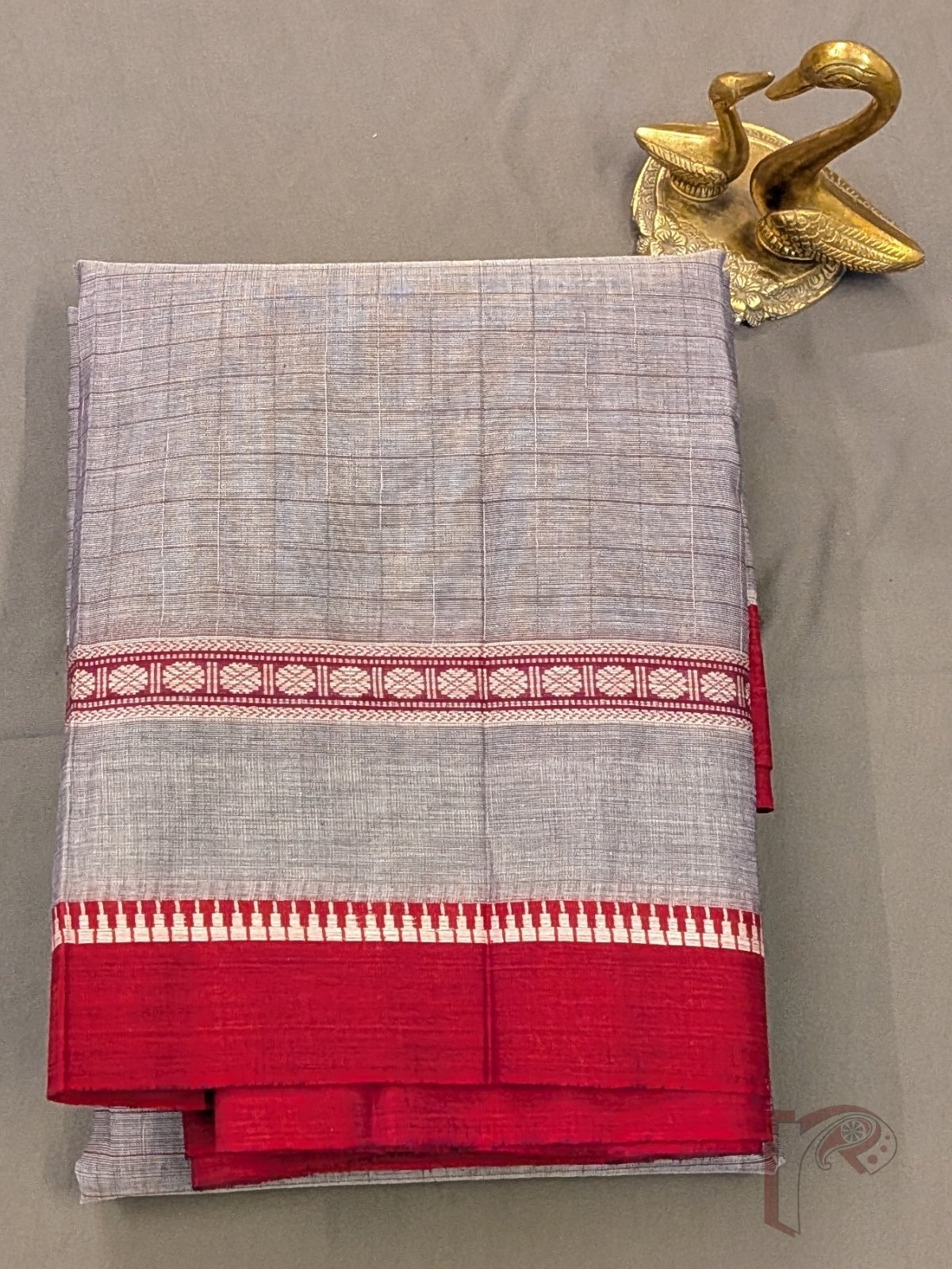 Cotton Chronicles: Grey Handloom Narayanpet Cotton Saree with Pink Striped Pallu and Red Temple Border - Image 7