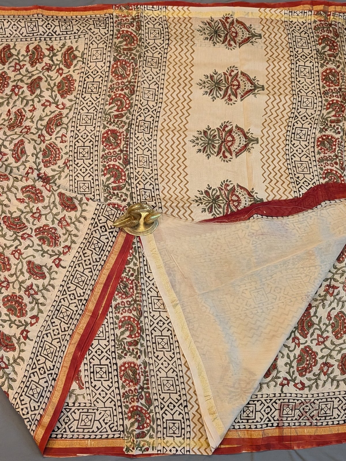 Chanderi Charisma - Cream Brick Red Olive Green Floral Creeper Kalamkari Cotton Silk Chanderi Saree - Image 2