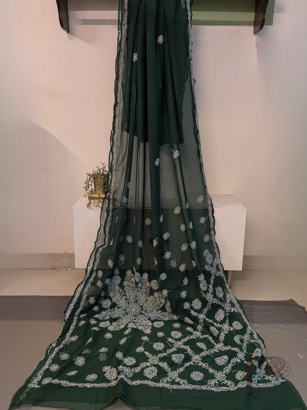 Lucknowi Leher: Bottle Green Lucknowi Chiffon Saree with White Chikankari Shadow Work Floral Leaf Kairi Jal Embroidered Pallu - Image 3