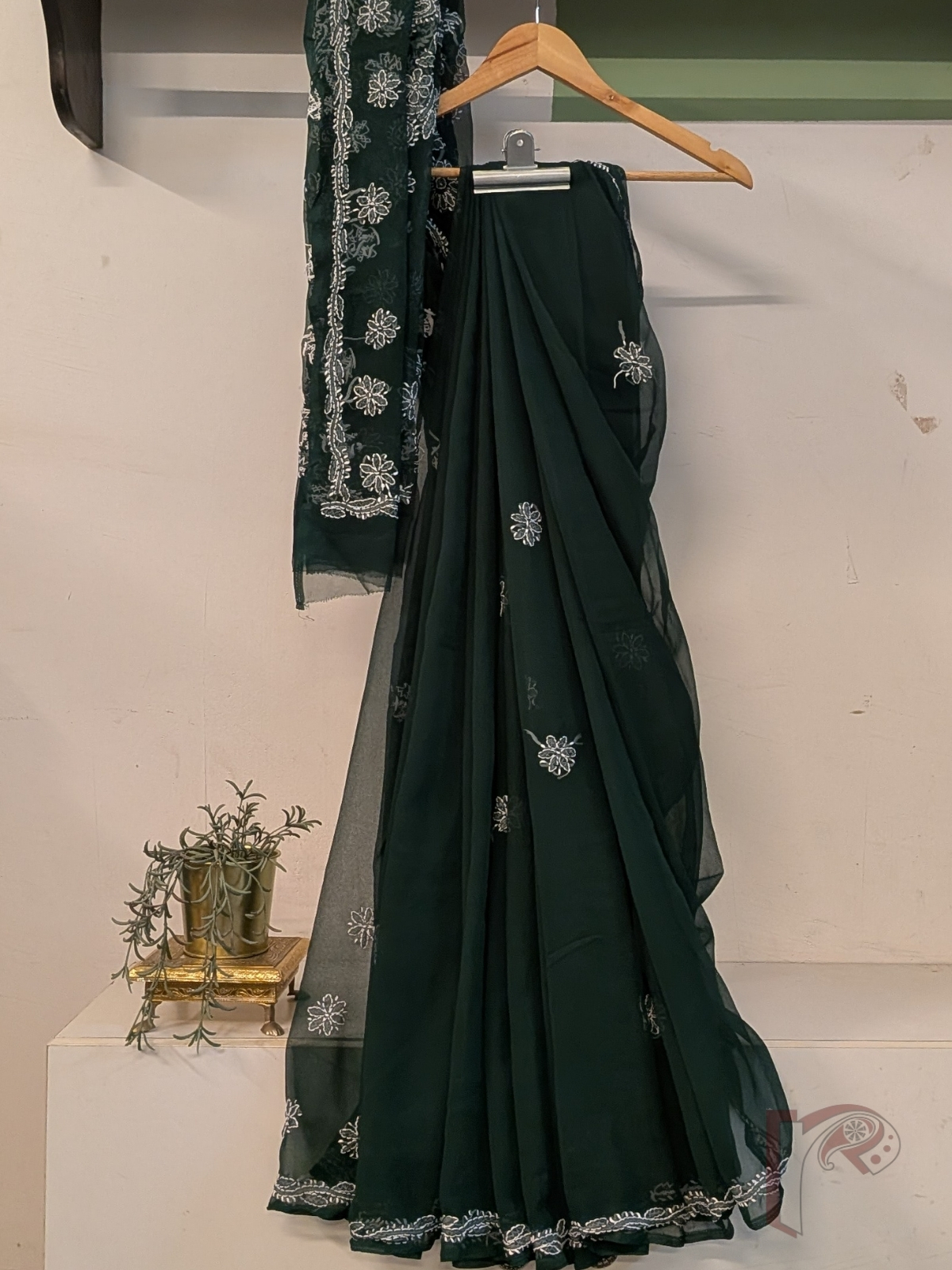 Lucknowi Leher: Bottle Green Lucknowi Chiffon Saree with White Chikankari Shadow Work Floral Leaf Kairi Jal Embroidered Pallu - Image 4