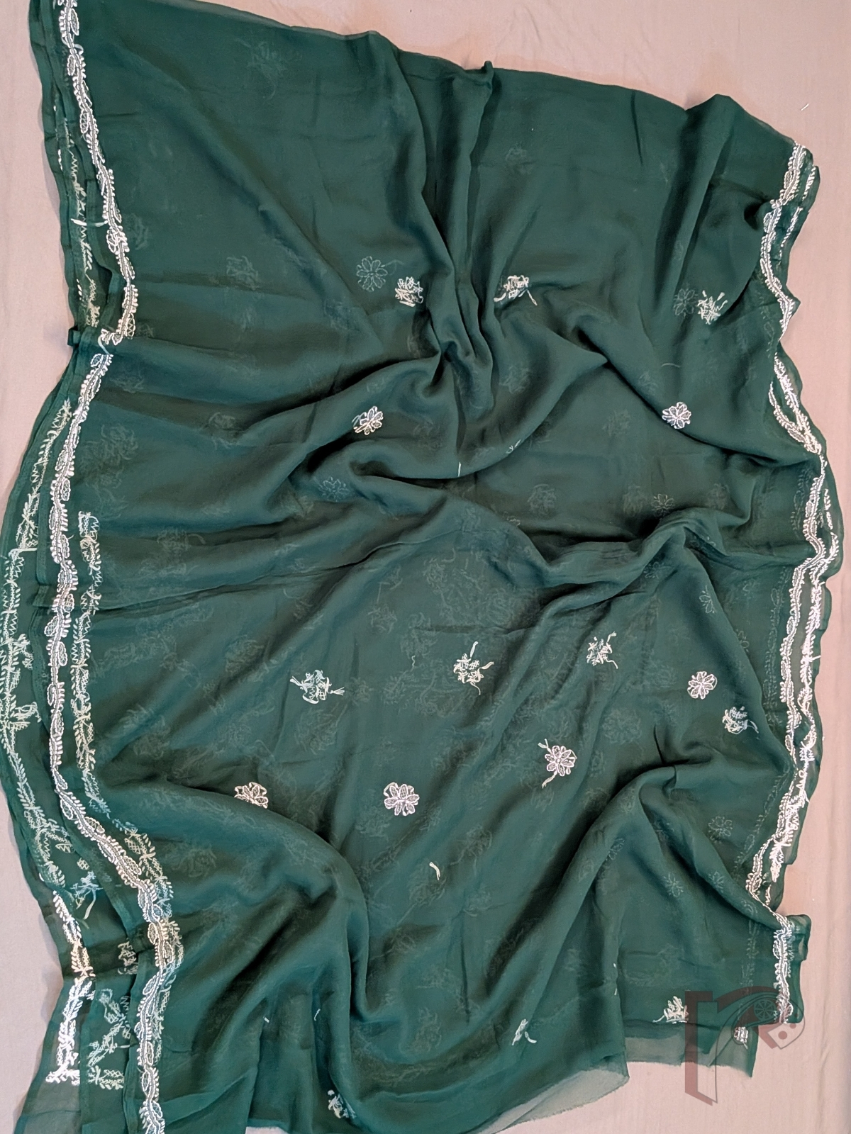 Lucknowi Leher: Bottle Green Lucknowi Chiffon Saree with White Chikankari Shadow Work Floral Leaf Kairi Jal Embroidered Pallu - Image 6