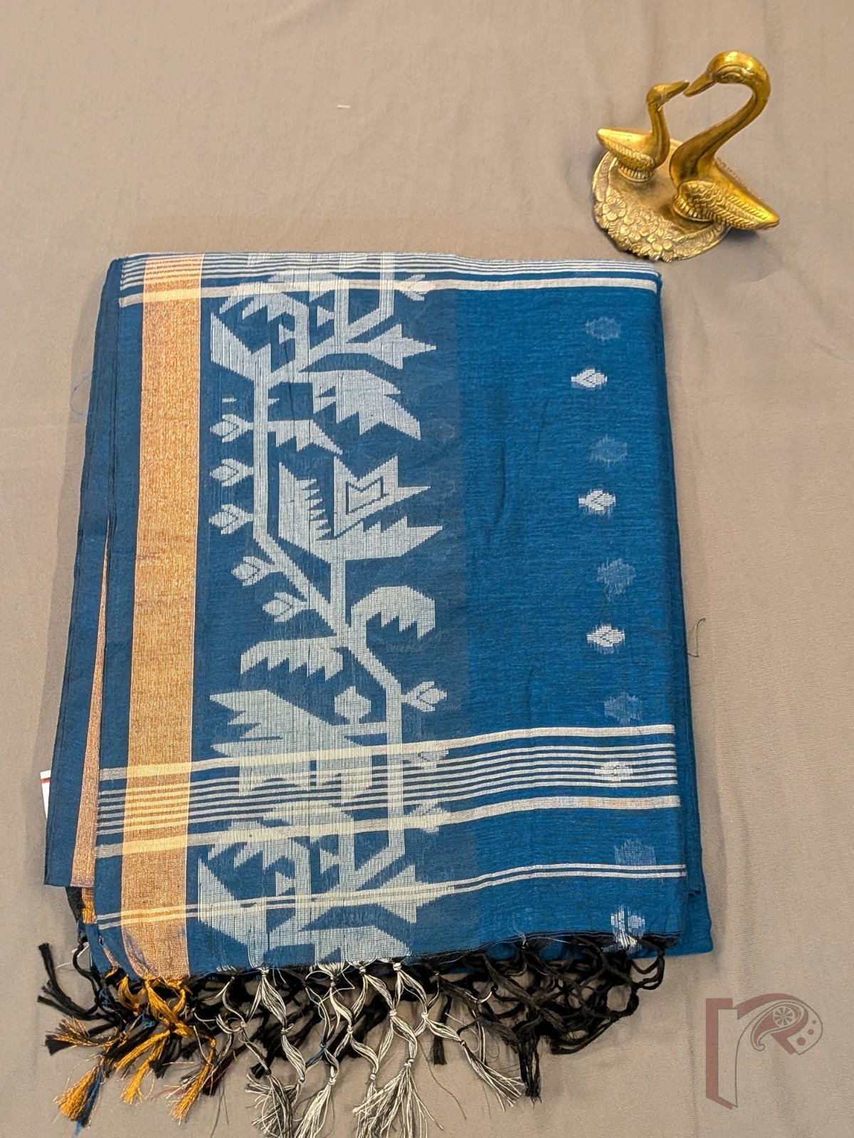 Jamdani Joy - Peacock Blue Shantipur Handloom Soft Cotton Jamdani Saree with Off-White Floral Buttas - Image 5