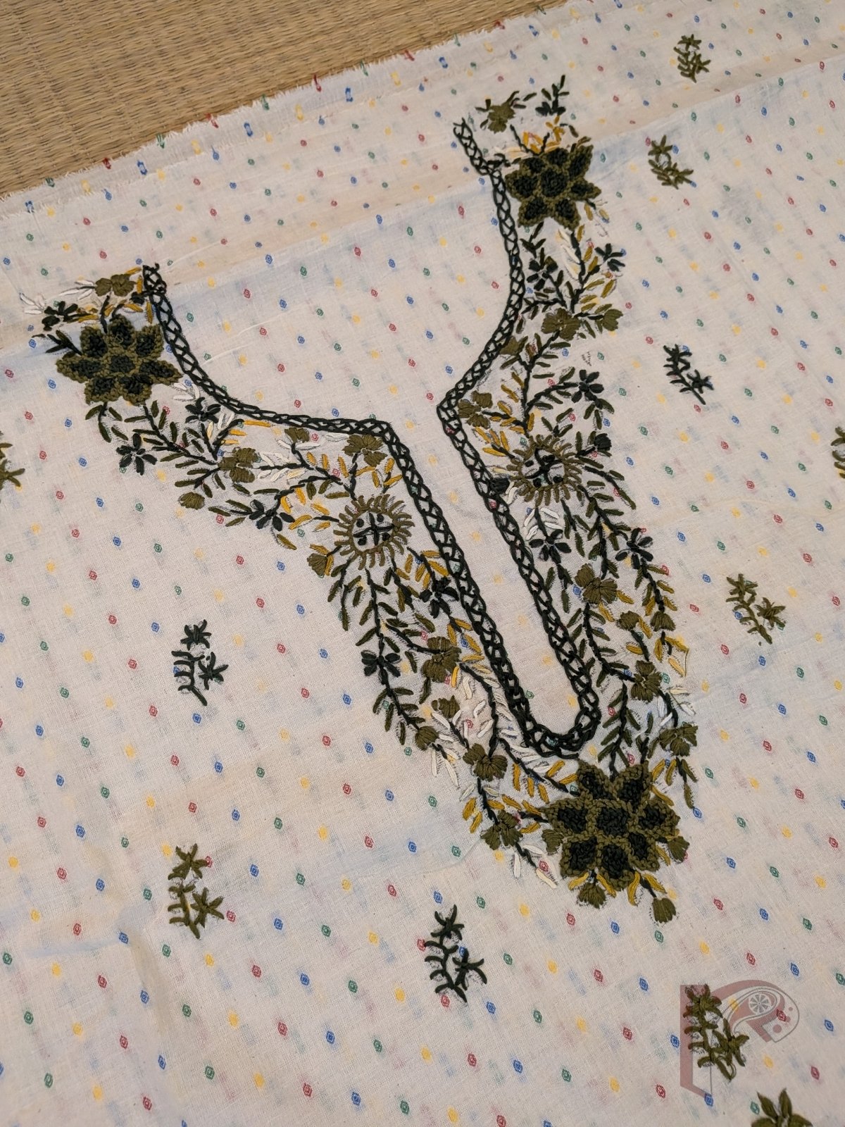 Suit stories - White Cotton Woven Booti Suit Set with Green French Knot Floral Embroidery - Image 7